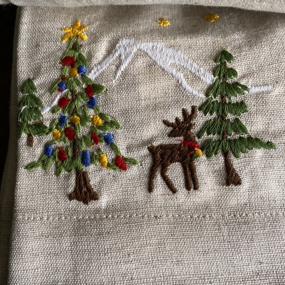 Pottery Barn Christmas in the Country Embroidered Cotton/Linen Napkins -Set of 4 - Picture 7 of 16